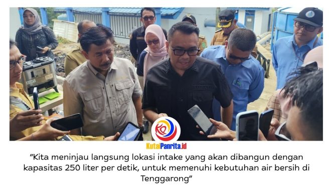 
 Bupati Kutai Kartanegara Aulia Rahman Basri memberikan keterangan kepada awak media usai meninjau lokasi pembangunan Intake Bekotok di Tenggarong, Selasa (28/4/2026), dalam rangka peningkatan kapasitas produksi air bersih. Foto: Akmal Hafidz Krisnowo.