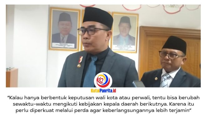 
 Wali Kota Samarinda, Andi Harun, memberikan keterangan kepada awak media terkait dorongan penguatan dasar hukum berbagai festival budaya dan agenda pariwisata daerah melalui peraturan daerah (perda) agar pelaksanaannya lebih terjamin, berkelanjutan, dan tidak mudah berubah seiring pergantian kepemimpinan daerah usai Rapat Paripurna DPRD Kota Samarinda, Rabu (13/5/2026) malam. Foto: Fathur Rabbany.