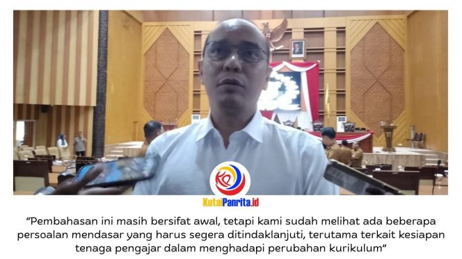 
 Ketua Komisi IV DPRD Kota Samarinda, Mohammad Novan Syahronny Pasie, memberikan keterangan kepada awak media terkait evaluasi implementasi kurikulum terbaru, ketersediaan tenaga pendidik, serta kondisi sarana dan prasarana di seluruh jenjang pendidikan. Foto: Fathur Rabbany.