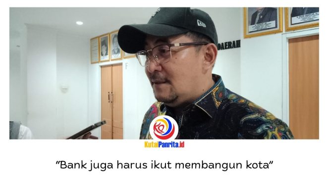 
 Ketua Komisi II DPRD Kota Samarinda, Iswandi, memberikan keterangan terkait dorongan kepada sektor perbankan agar lebih aktif berkontribusi melalui program CSR dan dukungan pembiayaan bagi pelaku UMKM di Samarinda. Foto: Fathur Rabbany.
