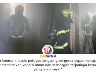 Petugas Dinas Pemadam Kebakaran dan Penyelamatan Kabupaten Kutai Kartanegara (Kukar) melakukan penanganan cepat terhadap dugaan konsleting listrik di Gedung D Kantor Bupati Kukar, Jalan A.P. Mangkunegoro, Kelurahan Timbau, Kecamatan Tenggarong, Jumat (22/05/2026) pagi. Dok: Pemadam Kebakaran dan Penyelamatan Kabupaten Kutai Kartanegara.