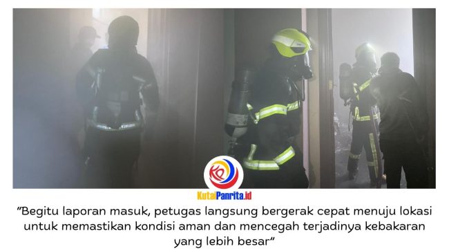 Petugas Dinas Pemadam Kebakaran dan Penyelamatan Kabupaten Kutai Kartanegara (Kukar) melakukan penanganan cepat terhadap dugaan konsleting listrik di Gedung D Kantor Bupati Kukar, Jalan A.P. Mangkunegoro, Kelurahan Timbau, Kecamatan Tenggarong, Jumat (22/05/2026) pagi. Dok: Pemadam Kebakaran dan Penyelamatan Kabupaten Kutai Kartanegara.