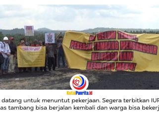 Ratusan warga Kecamatan Muara Jawa, Kabupaten Kutai Kartanegara, menggelar aksi unjuk rasa di jetty milik PT Bintang Prima Energy Pratama. Massa membawa spanduk dan poster, menuntut aktivitas pertambangan yang terhenti sejak awal 2026 segera kembali beroperasi. Foto: Hilman.