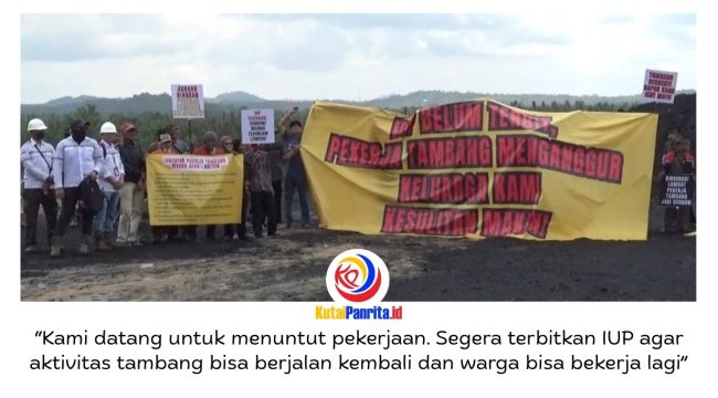 Ratusan warga Kecamatan Muara Jawa, Kabupaten Kutai Kartanegara, menggelar aksi unjuk rasa di jetty milik PT Bintang Prima Energy Pratama. Massa membawa spanduk dan poster, menuntut aktivitas pertambangan yang terhenti sejak awal 2026 segera kembali beroperasi. Foto: Hilman.