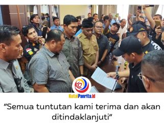 Wakil I DPRD Kutai Kartanegara (Kukar), Abdul Rasid, menerima perwakilan aksi damai ratusan massa dari Aliansi Tiga Organisasi Masyarakat (Ormas) daerah di ruang rapat DPRD Kukar, Senin (4/5/2026). Foto: Akmal Hafidz Krisnowo.