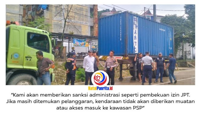 
 Pemerintah Kota Samarinda melalui Dinas Perhubungan terus berupaya menata ketertiban lalu lintas di kawasan Jalan Teuku Umar, menyusul maraknya parkir kendaraan kereta tempel atau truk gandeng yang dinilai mengganggu aktivitas masyarakat dan membahayakan pengguna jalan, Selasa (26/5/2026). Foto: Yana Ashari.