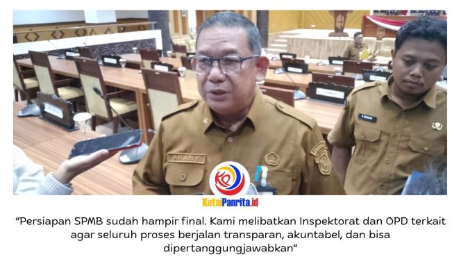 
 Pelaksana Tugas (Plt) Dinas Pendidikan dan Kebudayaan (Disdikbud) Kota Samarinda, Ibnu Araby, memberikan keterangan kepada awak media terkait sejumlah agenda prioritas pendidikan tahun 2026, mulai dari pelaksanaan Sistem Penerimaan Murid Baru (SPMB), penegasan larangan pungutan kegiatan sekolah, hingga upaya mengatasi kekurangan tenaga pendidik. Foto: Fathur Rabbany.
