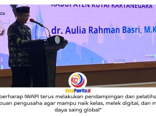 Asisten III Sekretariat Kabupaten Kutai Kartanegara (Kukar) Bidang Administrasi Umum, Dafip Haryanto, menyampaikan sambutan sekaligus membuka secara resmi Rapat Kerja Cabang (Rakercab) II Dewan Pimpinan Cabang (DPC) Ikatan Wanita Pengusaha Indonesia (IWAPI) Kabupaten Kukar di Pendopo Wakil Bupati Kukar, Kamis (7/5/2026). Foto: Fairuzzabady.