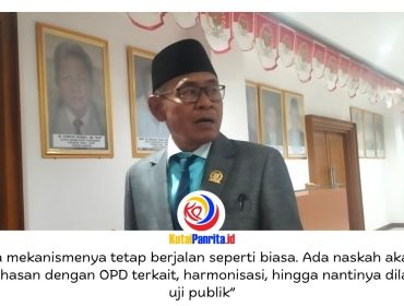 Ketua Badan Pembentukan Peraturan Daerah (Bapemperda) DPRD Kota Samarinda, Kamaruddin, memberikan keterangan terkait seluruh rancangan peraturan daerah (raperda) yang diajukan di luar Program Pembentukan Peraturan Daerah (Propemperda) Tahun 2026 tetap wajib melalui mekanisme dan tahapan pembahasan sesuai ketentuan yang berlaku. Foto: Fathur Rabbany.