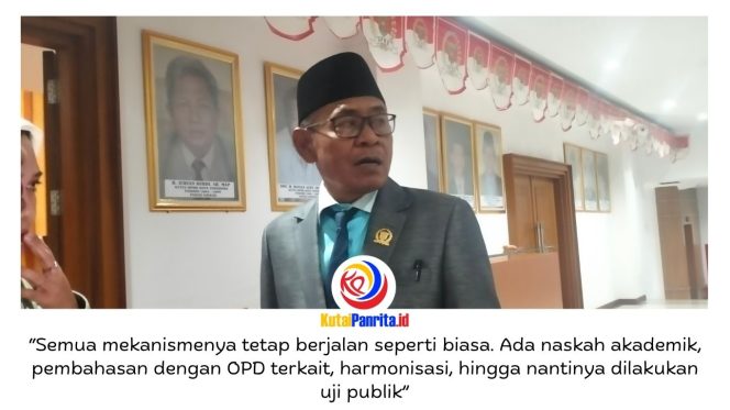 
 Ketua Badan Pembentukan Peraturan Daerah (Bapemperda) DPRD Kota Samarinda, Kamaruddin, memberikan keterangan terkait seluruh rancangan peraturan daerah (raperda) yang diajukan di luar Program Pembentukan Peraturan Daerah (Propemperda) Tahun 2026 tetap wajib melalui mekanisme dan tahapan pembahasan sesuai ketentuan yang berlaku. Foto: Fathur Rabbany.