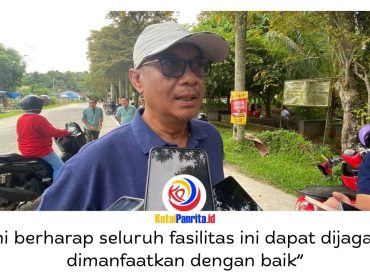 Slamet Hadiraharjo memberikan keterangan terkait penyerahan perlengkapan kerja dan sarana operasional bagi Petugas Pasukan Kebersihan Merah Putih oleh Pemerintah Kabupaten Kutai Kartanegara (Kukar) di Taman Ulin Tenggarong, Minggu (24/5/2026). Foto: Fairuzzabady.