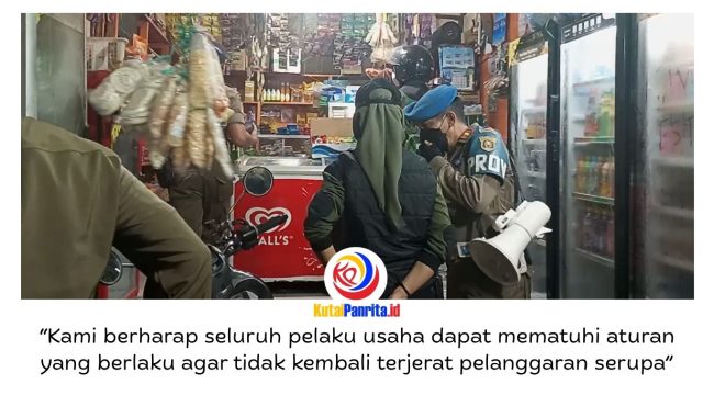 Satuan Polisi Pamong Praja (Satpol PP) Kota Samarinda menyita 282 botol minuman keras (miras) ilegal dari enam lokasi berbeda dalam razia gabungan yang digelar pada Minggu (30/5/2026) malam. Operasi penertiban tersebut dipimpin langsung oleh Kepala Satpol PP Samarinda, Anis Siswanty. Foto: Hendrikus Gantur.