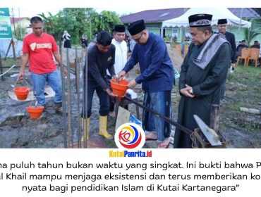 Prosesi pengecoran Cakar Ayam pembangunan Asrama Putra 18 kamar sebagai bagian dari momentum Milad. Dok: Humas Pondok Pesantren PPKP Ribathul Khail Timbau Tenggarong.
