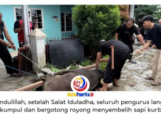 Suasana kebersamaan mewarnai pelaksanaan penyembelihan hewan kurban di Sekretariat PWI Kutai Kartanegara, Jalan Lais, Kelurahan Timbau, Kecamatan Tenggarong, Rabu (27/5/2026). Foto: Dok. PWI Kutai Kartanegara.