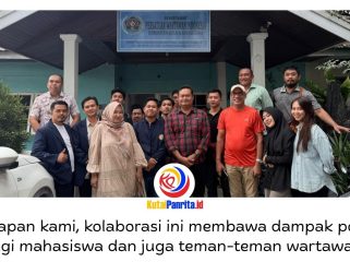 Mahasiswa Pascasarjana Hukum Universitas Muhammadiyah Kalimantan Timur (UMKT) berfoto bersama anggota PWI Kutai Kartanegara (Kukar) di Sekretariat PWI Kukar, Selasa (5/5/2026). Dok: PWI Kutai Kartanegara.