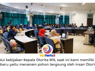 Juru Bicara Otorita IKN, Troy Pantouw menyampaikan materi mengenai keberlanjutan pembangunan Ibu Kota Nusantara (IKN) dalam Seminar Nasional Public Nations 2026 di Universitas Mulawarman. Diskusi berlangsung interaktif dengan berbagai pertanyaan mahasiswa terkait pemanfaatan energi baru terbarukan dan pengelolaan lingkungan, Sabtu (23/5/2026). Foto: Dok. Humas Otorita Ibu Kota Nusantara.