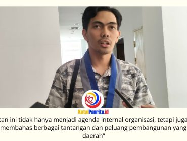 Koordinator Wilayah Pengurus Pusat GMKI Kalimantan Timur, Julio Antou, memberikan keterangan kepada awak media usai audiensi dengan pimpinan DPRD Kota Samarinda di Kantor DPRD Kota Samarinda, Selasa (2/6/2026). Pertemuan tersebut membahas agenda Konferensi Studi Lokal (KSL), Konferensi Cabang (Konfercab), serta penguatan sinergi antara mahasiswa dan legislatif dalam mendukung pembangunan daerah. Foto: Yana Ashari.