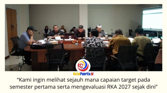 
 Komisi II DPRD Kota Samarinda menggelar rapat dengar pendapat (hearing) bersama Badan Pendapatan Daerah (Bapenda) Kota Samarinda di Ruang Rapat Gabungan Lantai I DPRD, Senin (29/6/2026). Pertemuan tersebut membahas evaluasi realisasi program dan keuangan Triwulan II Tahun Anggaran 2026 serta Rencana Kerja dan Anggaran (RKA) Tahun 2027. Foto: Fathur Rabbany.