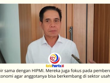 Ketua DPRD Kota Samarinda, Helmi Abdullah, menyampaikan pentingnya peran Syarikat Islam dalam memperkuat pemberdayaan UMKM, khususnya untuk meningkatkan daya saing pedagang tradisional di tengah pesatnya pertumbuhan ritel modern dan ekonomi digital. Foto: Fathur Rabbany.