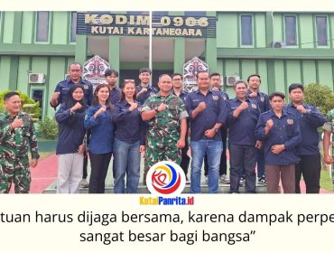 Pengurus PWI Kukar berfoto bersama Dandim 0906/KKR Letkol Arm Benny Budiman di depan Makodim 0906/KKR, Tenggarong, Senin (29/06/2026). Foto: PWI Kukar.