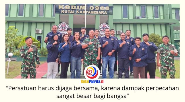 Pengurus PWI Kukar berfoto bersama Dandim 0906/KKR Letkol Arm Benny Budiman di depan Makodim 0906/KKR, Tenggarong, Senin (29/06/2026). Foto: PWI Kukar.