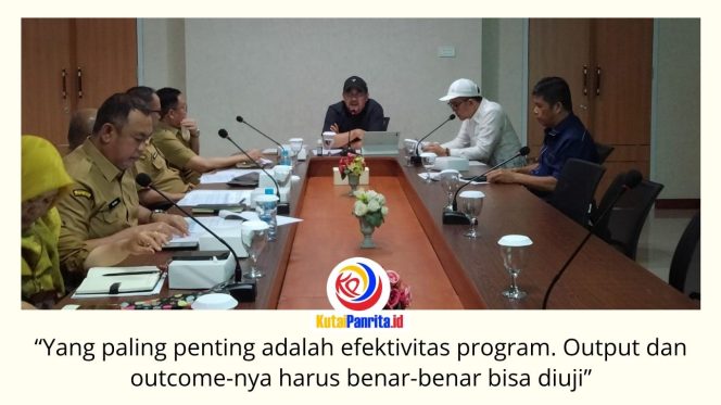 
 Ketua Komisi II DPRD Kota Samarinda, Iswandi, memimpin rapat bersama BPKAD di Gedung DPRD Samarinda, Selasa (30/6/2026). Rapat membahas evaluasi pengelolaan anggaran, efektivitas program, serta pengamanan aset milik pemerintah daerah. Foto: Fathur Rabbany.