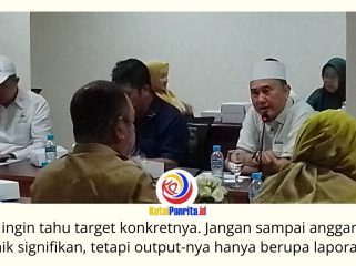 Anggota Komisi II DPRD Kota Samarinda, Rusdi Doviyanto, menyampaikan pandangannya saat rapat bersama BPKAD, Selasa (30/6/2026). Ia menyoroti rencana kenaikan anggaran pengelolaan aset daerah dan meminta target kinerja serta hasil program dapat diukur secara jelas. Foto: Fathur Rabbany.