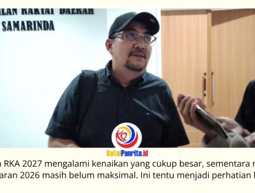 Ketua Komisi II DPRD Kota Samarinda, Iswandi, memberikan keterangan usai rapat bersama BPKAD, Selasa (30/6/2026). Ia menyoroti usulan Rencana Kerja dan Anggaran (RKA) BPKAD Tahun 2027 yang meningkat signifikan dan meminta setiap program memiliki target serta capaian yang terukur. Foto: Fathur Rabbany.