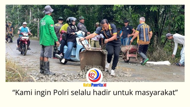 
 Jajaran Polsek Loa Kulu, Pemerintah Desa Loh Sumber, pihak swasta, dan masyarakat melakukan pengurukan jalan di Dusun Merangan RT 007 dan RT 008, Desa Loh Sumber, Kecamatan Loa Kulu, Jumat (19/6/2026) pagi. Foto: Polsek Loa Kulu.
