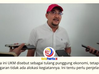 Ketua Komisi II DPRD Kota Samarinda, Iswandi, memberikan keterangan kepada awak media usai Rapat Dengar Pendapat (RDP) bersama Diskumi. Ia menyoroti komposisi anggaran yang dinilai belum optimal mendukung penguatan sektor koperasi dan UMKM. Foto: Fathur Rabbany.