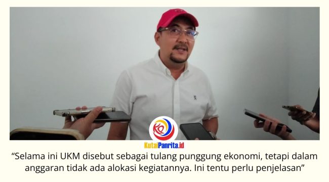 Ketua Komisi II DPRD Kota Samarinda, Iswandi, memberikan keterangan kepada awak media usai Rapat Dengar Pendapat (RDP) bersama Diskumi. Ia menyoroti komposisi anggaran yang dinilai belum optimal mendukung penguatan sektor koperasi dan UMKM. Foto: Fathur Rabbany.