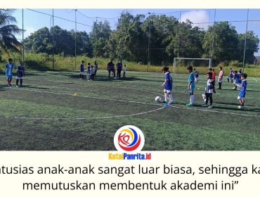 Suasana para santri RHQ Football Academy saat mengikuti sesi latihan rutin di Lapangan Mini Soccer Fatma Sport Center, Tenggarong. Program pembinaan ini menjadi wadah pengembangan bakat sepak bola sekaligus pembentukan karakter dan nilai-nilai disiplin bagi para peserta. Foto: Nizar.