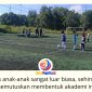 Suasana para santri RHQ Football Academy saat mengikuti sesi latihan rutin di Lapangan Mini Soccer Fatma Sport Center, Tenggarong. Program pembinaan ini menjadi wadah pengembangan bakat sepak bola sekaligus pembentukan karakter dan nilai-nilai disiplin bagi para peserta. Foto: Nizar.