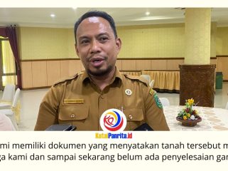 Ahli waris lahan, Adriadi Ashari, memberikan keterangan usai rapat dengar pendapat di DPRD Kutai Kartanegara terkait tuntutan ganti rugi lahan yang masuk dalam kawasan pembangunan Kantor Camat Terpadu Loa Kulu. Foto: Fairuzzabady.