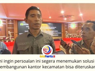 Wakil Ketua DPRD Kutai Kartanegara, Junadi, memberikan keterangan usai rapat dengar pendapat terkait ganti rugi lahan pembangunan Kantor Camat Terpadu Loa Kulu. DPRD berharap persoalan yang telah berlangsung bertahun-tahun itu segera tuntas agar pembangunan dapat dilanjutkan. Foto: Fairuzzabady.