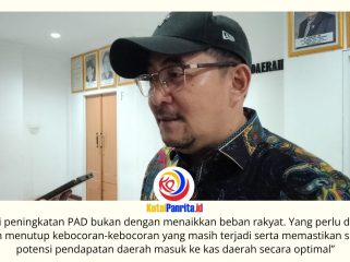 Ketua Komisi II DPRD Kota Samarinda, Iswandi, memberikan keterangan terkait upaya optimalisasi Pendapatan Asli Daerah (PAD) melalui penguatan pengawasan dan pengelolaan potensi pendapatan tanpa menambah beban masyarakat maupun pelaku usaha. Foto: Dok. Fathur Rabbany.