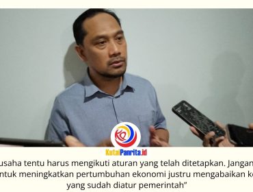 Anggota DPRD Kota Samarinda, Abdul Rohim, memberikan keterangan terkait pentingnya pemenuhan seluruh persyaratan perizinan oleh pelaku usaha sebelum menjalankan kegiatan operasional. Foto: Fathur Rabbany.