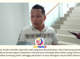Ketua Komisi III DPRD Kota Samarinda, Deni Hakim Anwar, memberikan keterangan terkait perlunya solusi parkir terpadu serta penguatan pengawasan terhadap pemenuhan perizinan usaha di Kota Samarinda. Foto: Fathur Rabbany.