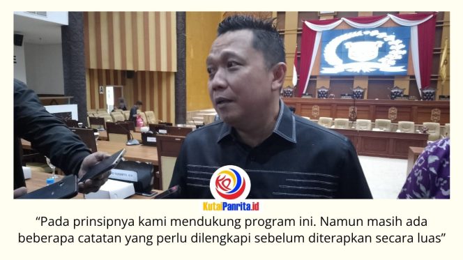 
 Ketua Komisi III DPRD Kota Samarinda, Deni Hakim Anwar, menyampaikan dukungan terhadap upaya Pemerintah Kota Samarinda dalam membangun sistem parkir yang lebih tertata, modern, dan berorientasi pada peningkatan pelayanan kepada masyarakat. Foto: Fathur Rabbany.