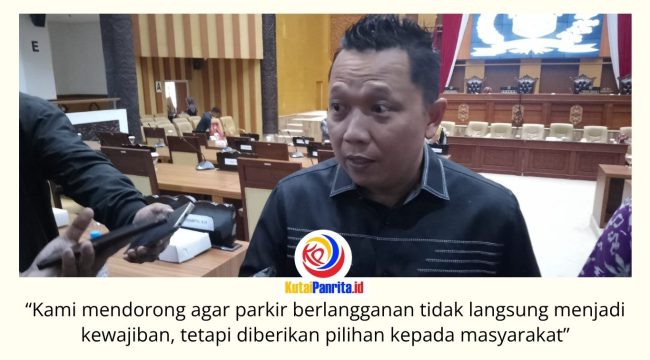 Ketua Komisi III DPRD Kota Samarinda, Deni Hakim Anwar, menegaskan bahwa penerapan program parkir berlangganan di Kota Samarinda sebaiknya dilakukan secara bertahap dan bersifat opsional agar tidak membebani masyarakat. Foto: Fathur Rabbany.