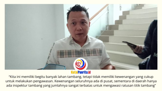 
 Ketua Komisi III DPRD Kota Samarinda, Deni Hakim Anwar, memberikan keterangan terkait perlunya penguatan pengawasan pertambangan dan tanggung jawab perusahaan terhadap keamanan lubang bekas tambang (void) guna mencegah jatuhnya korban jiwa. Foto: Fathur Rabbany.