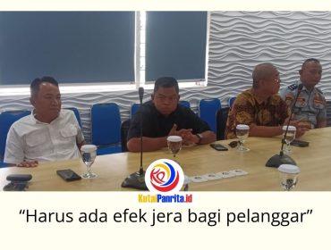 Ketua ALFI Kalimantan Timur, Mohamad Gobel (baju putih), menegaskan perlunya penataan ulang kawasan pergudangan di Jalan Teuku Umar sebagai solusi jangka panjang untuk mengatasi parkir truk gandeng dan mencegah terulangnya kecelakaan.