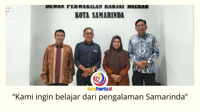 
 Wakil Ketua I DPRD Kota Pasuruan, Ismail Marzuki Hasan, bersama rombongan berfoto usai kunjungan kerja ke DPRD Kota Samarinda untuk mempelajari kebijakan pertumbuhan ekonomi daerah, Kamis (18/6/2026). Foto: Yana Ashari.