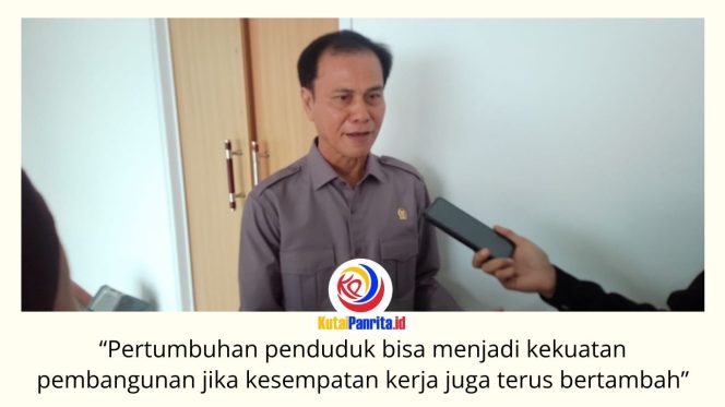 
 Anggota Komisi IV DPRD Kota Samarinda, Yakob Pangedongan, menilai pertumbuhan Kota Samarinda harus diiringi peningkatan kualitas SDM dan perluasan lapangan kerja agar masyarakat lokal mampu bersaing dan menjadi bagian utama pembangunan daerah. Foto: Fathur Rabbany.