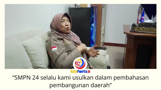 
 Wakil Ketua Komisi IV DPRD Kota Samarinda, Sri Puji Astuti, memberikan keterangan terkait keterbatasan anggaran daerah yang menjadi faktor tertundanya rencana revitalisasi SMP Negeri 24 Samarinda. Foto: Fathur Rabbany.