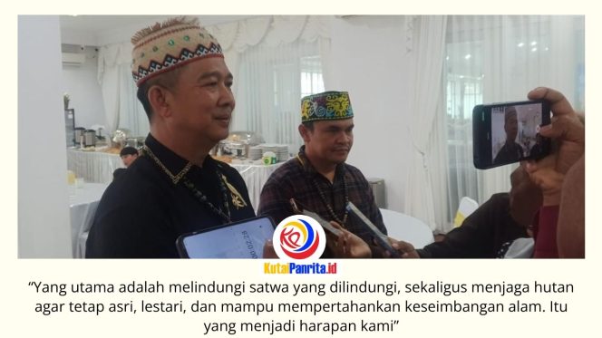 
 Ketua Dewan Adat Dayak Kalimantan Timur, Victor Yuan, menegaskan dukungan penuh masyarakat adat terhadap upaya penyelamatan dan pengembangbiakan Badak Pari sebagai bagian dari komitmen menjaga kelestarian kekayaan hayati dan ekosistem hutan Kalimantan. Foto: Dok. Yana Ashari.