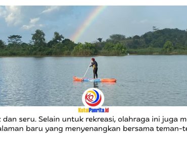 Pengunjung menikmati aktivitas paddle board di kawasan danau Taman Seri Loa Tuwi, Desa Loa Ulung, Kecamatan Tenggarong Seberang, Kutai Kartanegara. Wahana olahraga air yang menjadi daya tarik baru destinasi wisata tersebut mendapat respons positif karena menawarkan pengalaman rekreasi yang seru, menyehatkan, dan menyatu dengan keindahan alam. Foto: Fairuzzabady.