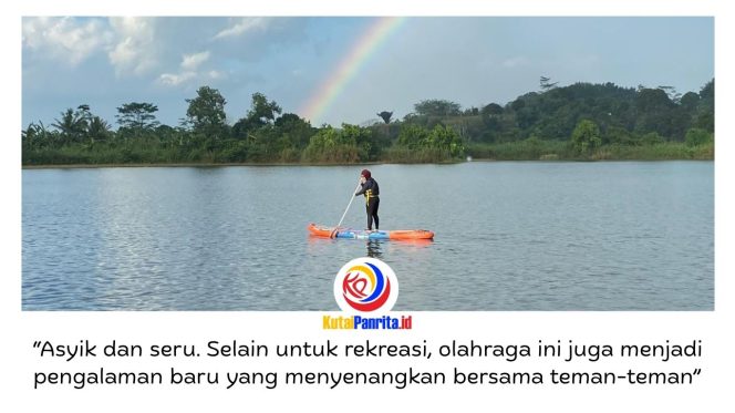 
 Pengunjung menikmati aktivitas paddle board di kawasan danau Taman Seri Loa Tuwi, Desa Loa Ulung, Kecamatan Tenggarong Seberang, Kutai Kartanegara. Wahana olahraga air yang menjadi daya tarik baru destinasi wisata tersebut mendapat respons positif karena menawarkan pengalaman rekreasi yang seru, menyehatkan, dan menyatu dengan keindahan alam. Foto: Fairuzzabady.