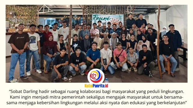 
 Anggota komunitas Sobat Darling (Sekumpulan Orang Hebat yang Sadar Lingkungan) berfoto bersama usai kegiatan di Kota Samarinda. Komunitas ini berfokus pada edukasi pengelolaan sampah, pembentukan satuan tugas (satgas) lingkungan, serta pengembangan bank sampah berbasis pemberdayaan masyarakat dan ekonomi sirkular guna mendukung terciptanya lingkungan yang bersih dan berkelanjutan. Foto: Fathur Rabbany.