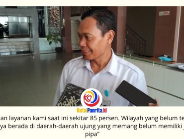 Direktur Teknik Perumdam Tirta Kencana Kota Samarinda, Kaharuddin, menjelaskan Perumdam Tirta Kencana terus memperluas jaringan perpipaan untuk meningkatkan cakupan layanan air bersih, dengan fokus pengembangan di wilayah yang belum terlayani. Foto: Fathur Rabbany.